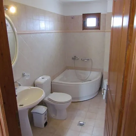 Anamnesis Luxury Hotel 3*